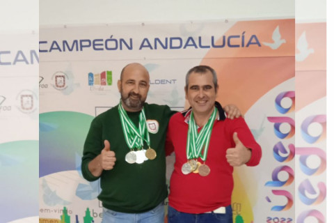 Tres criadores castellariegos en el campeonato regional de Ornitología